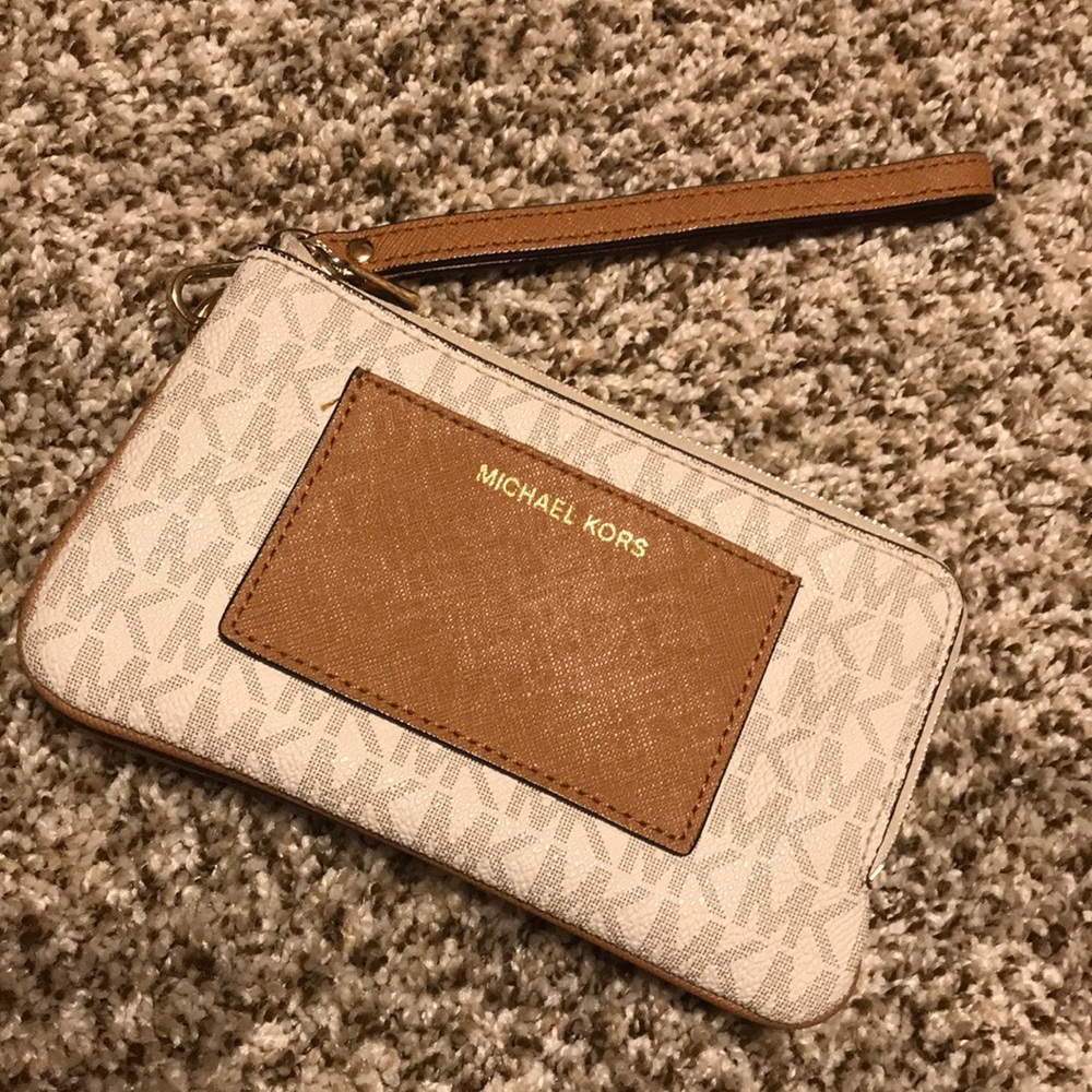 Micheal Kors Wristlet
